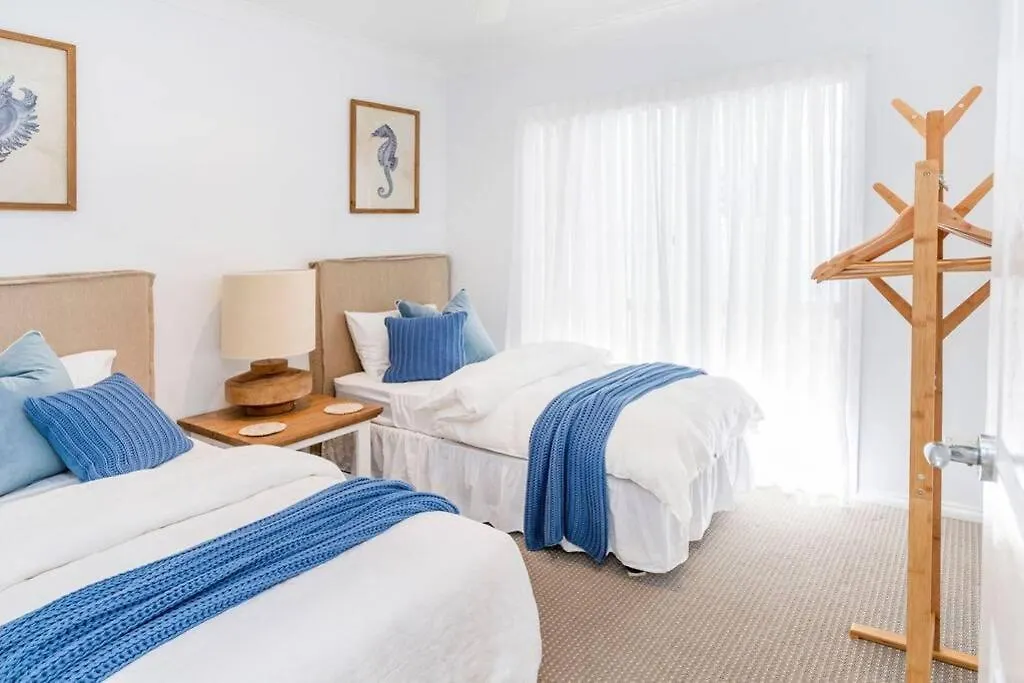 Βίλα Absolute Beachfront Family Size