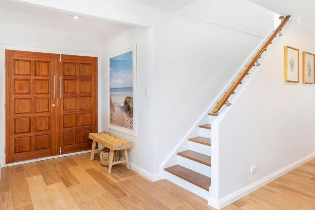 Absolute Beachfront Family Size Βίλα