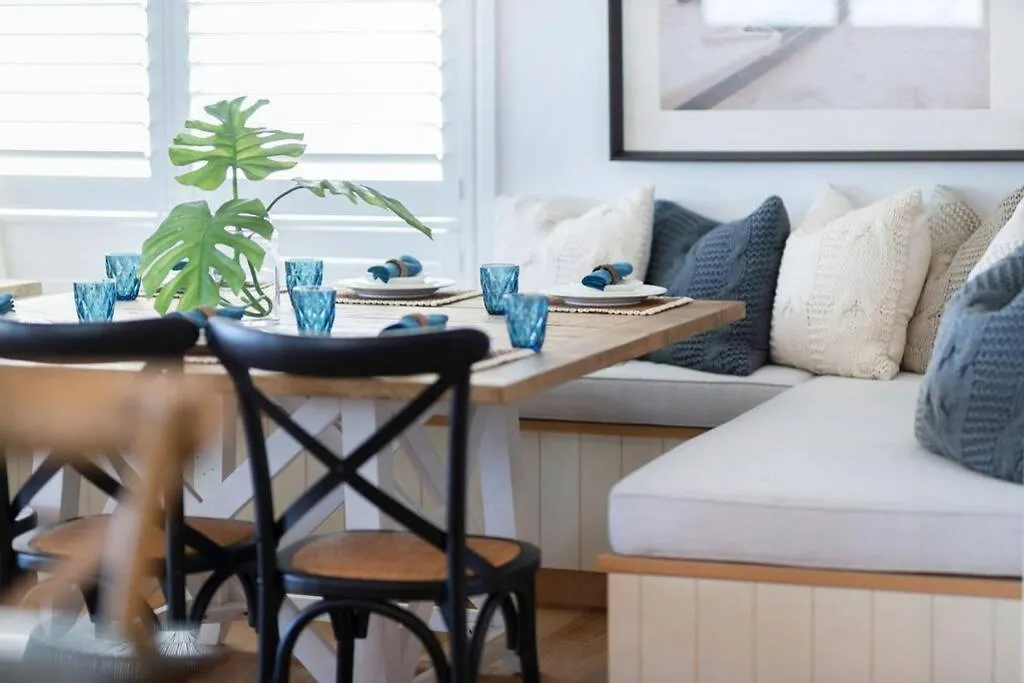 Absolute Beachfront Family Size Βίλα