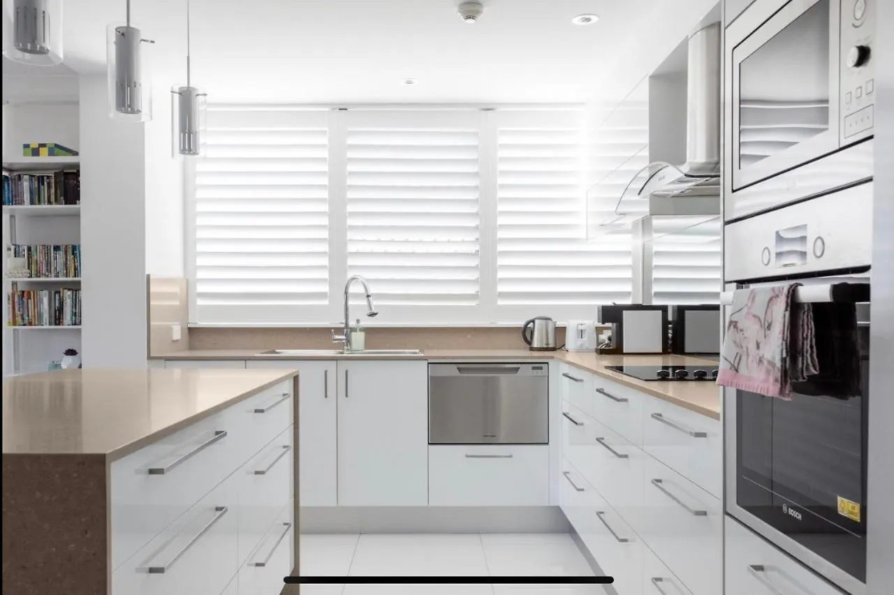 Beachside Beauty At Burleigh Pavilion! Apartman Gold Coast
