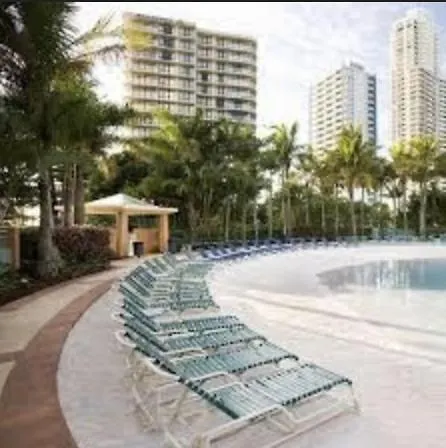 דירה Crown Towers