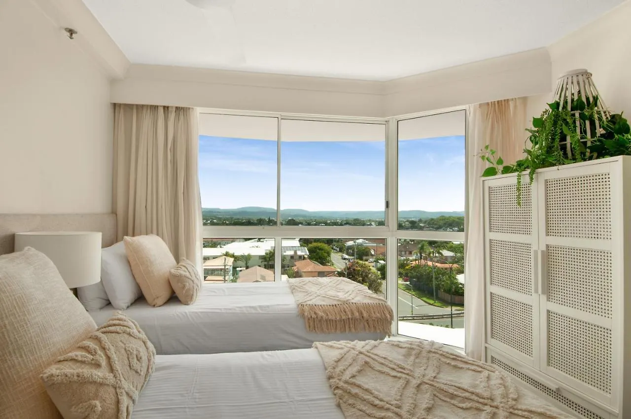 Glamorous Unit With Pools, Balcony & Ocean Vistas