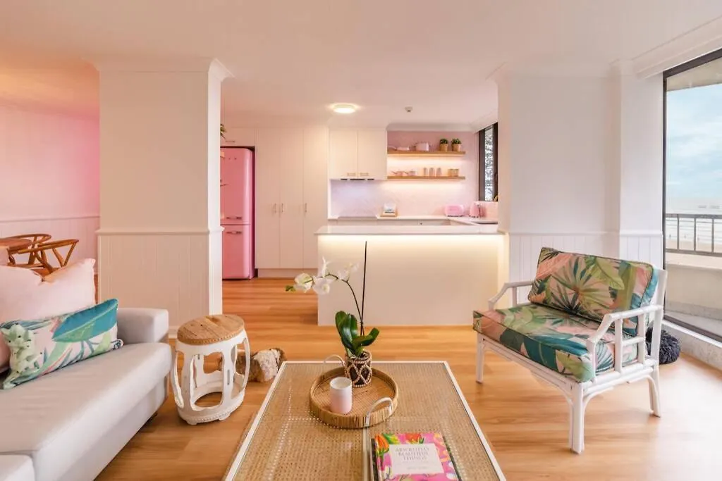 The Coconut Crib- Waterfront Burleigh