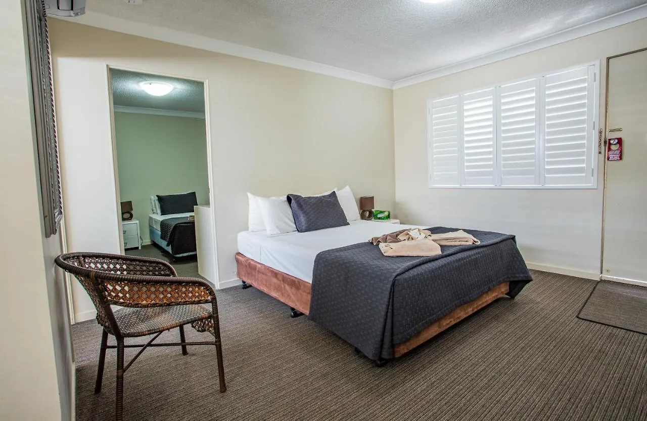 Tropicana Motel 3*