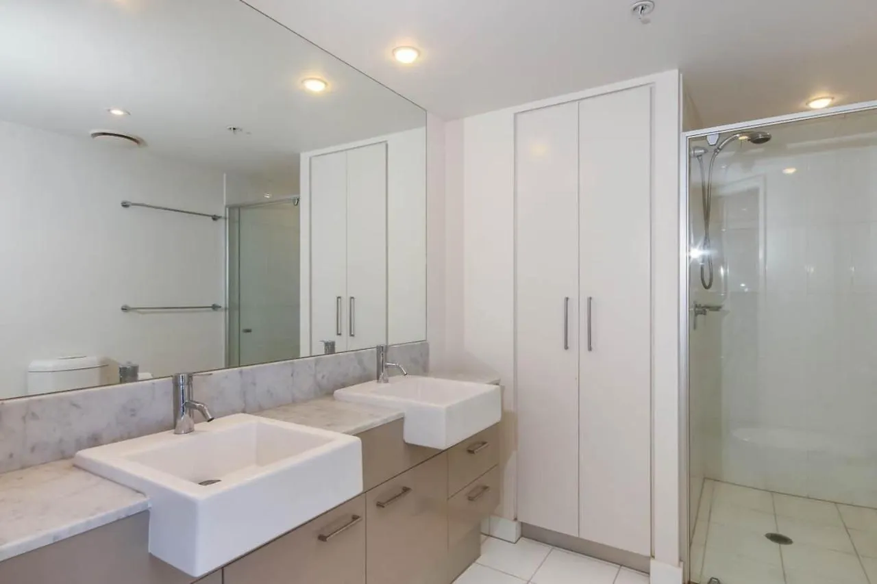 Spacious 3 Bedroom On The 39th Floor With Pool Gold Coast
