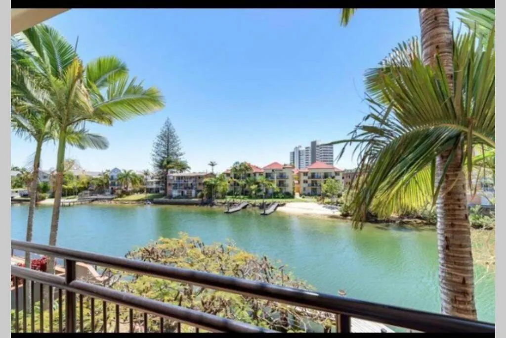 The Lifestyles , Paradise Island * Gold Coast