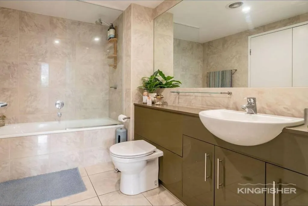Luxe 3 Bedroom Rooftop Beachside Gold Coast