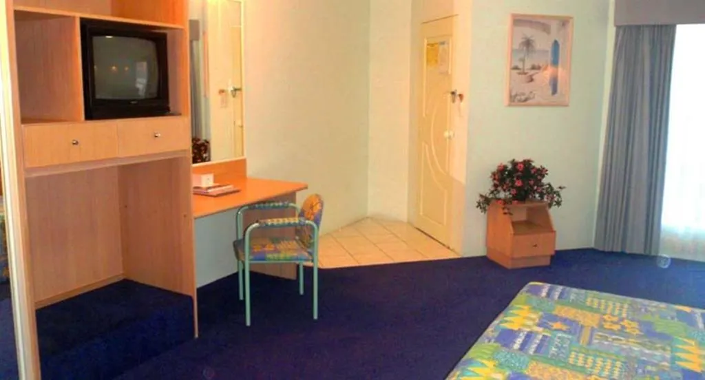 Runaway Bay Motor Motel
