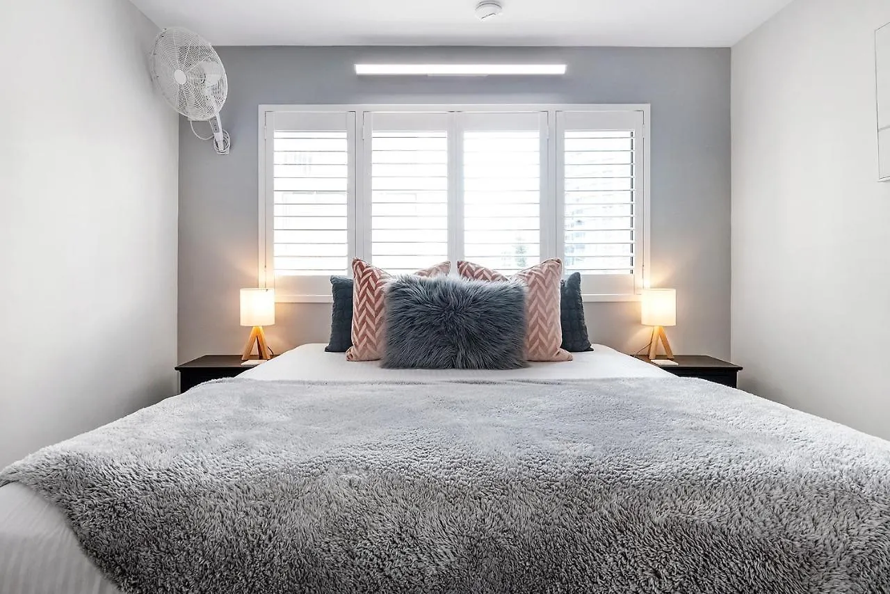Apartment Absolutly Beachfront Surfers Paradise, Pure Shores! *