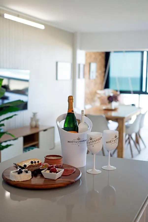 Apartment Absolutly Beachfront Surfers Paradise, Pure Shores! Gold Coast