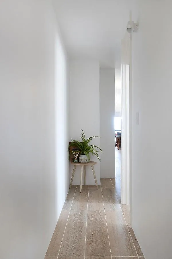 Absolutly Beachfront Surfers Paradise, Pure Shores! *