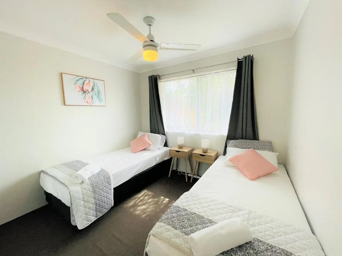 Surfers Tradewinds 3* גולד קוסט
