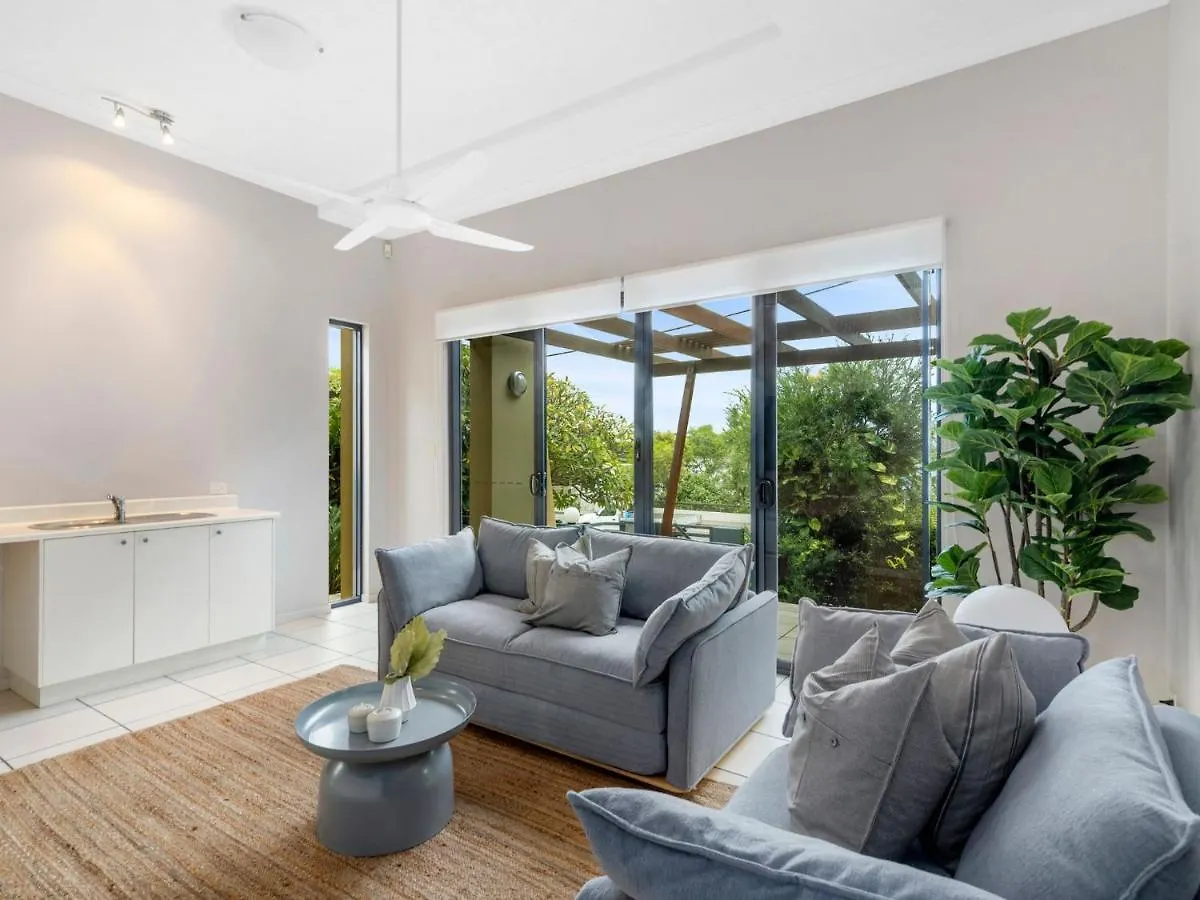 Currumbin Beachfront Haven Holiday home *