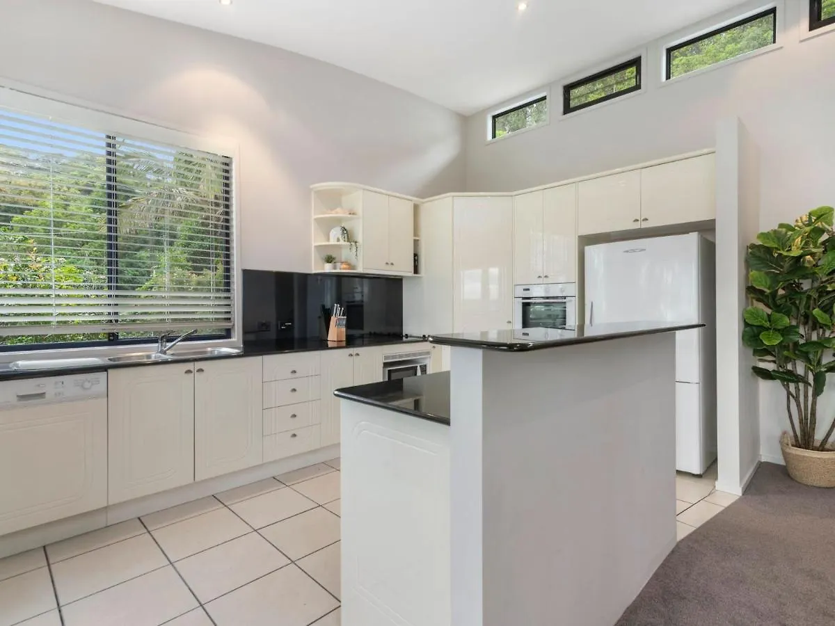 Currumbin Beachfront Haven Holiday home