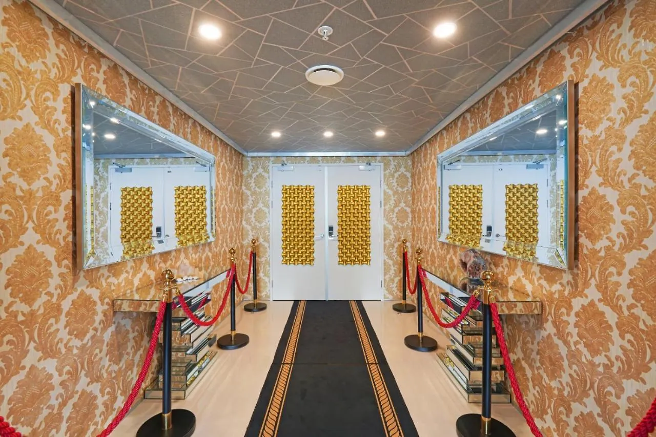 Q1 & - Official Resort 4*