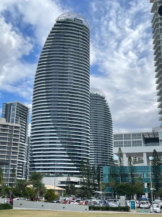 公寓 4 Bedroom Luxury Sub Penthouse Oracle Broadbeach Level 31 Magnificent Views 260m2 Family Skyhome Sleeps 8 Adults And 2 Children, Sofa Bed Portacot, High Chair To Everything Skyhome 5 Star
