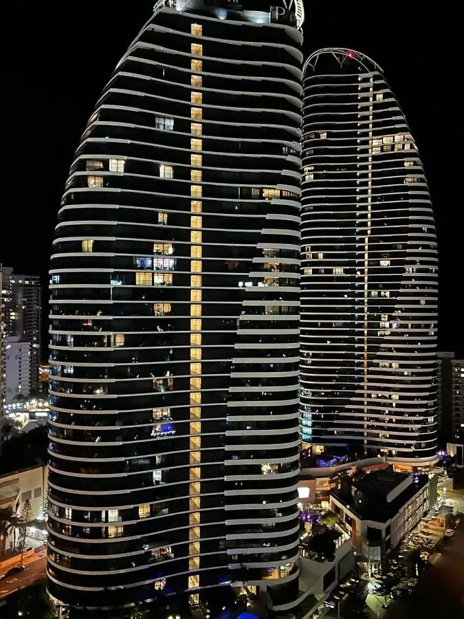 公寓 4 Bedroom Luxury Sub Penthouse Oracle Broadbeach Level 31 Magnificent Views 260m2 Family Skyhome Sleeps 8 Adults And 2 Children, Sofa Bed Portacot, High Chair To Everything Skyhome 5 Star 黄金海岸