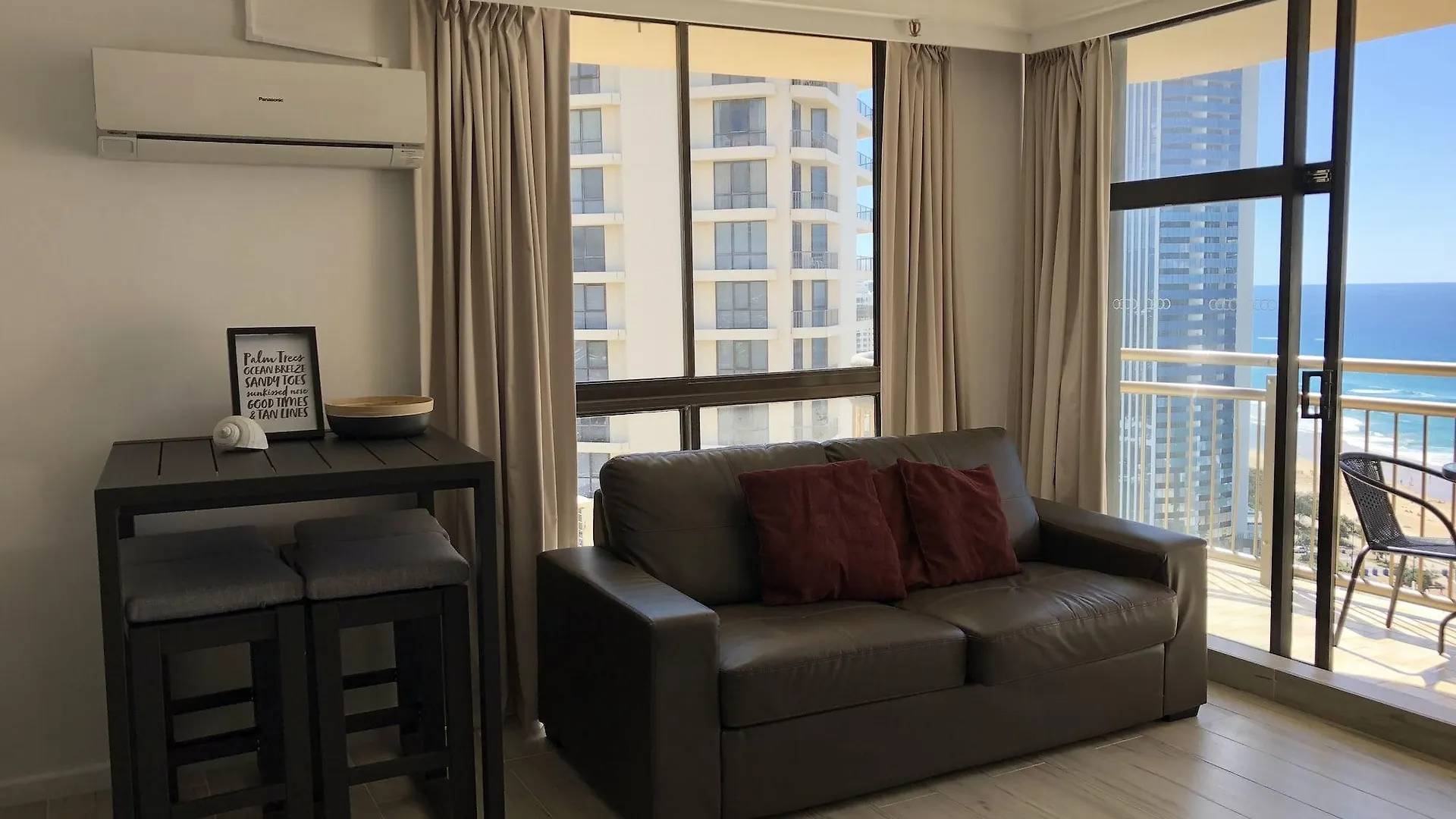 Aparthotel Beachcomber - Official