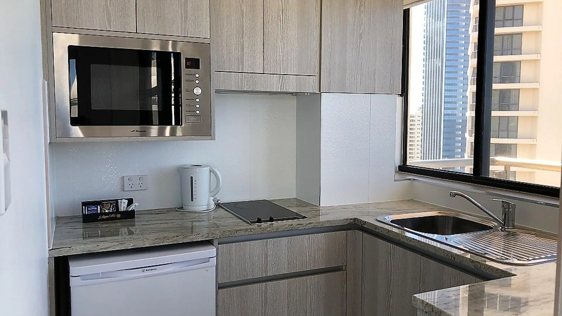 Aparthotel Beachcomber - Official Gold Coast