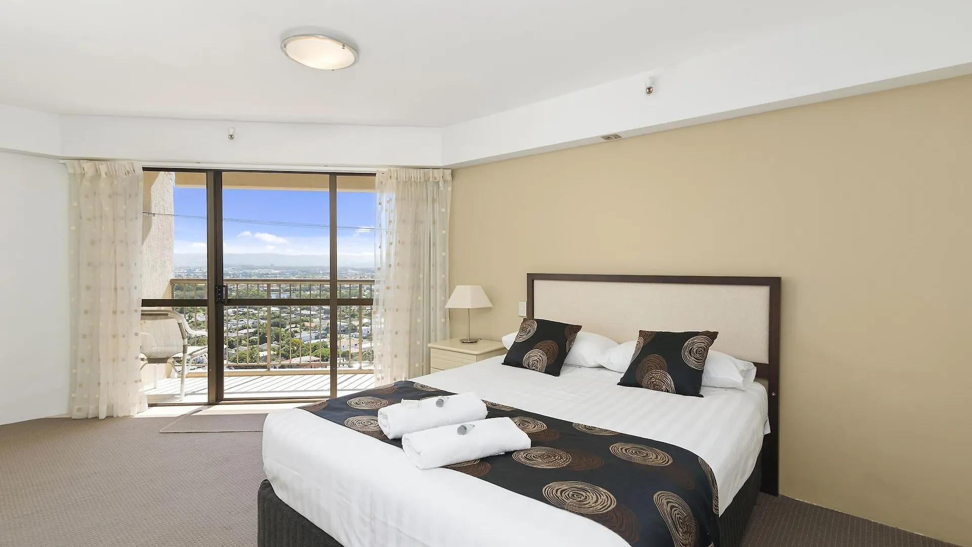 Burleigh Esplanade Aparthotel 4*