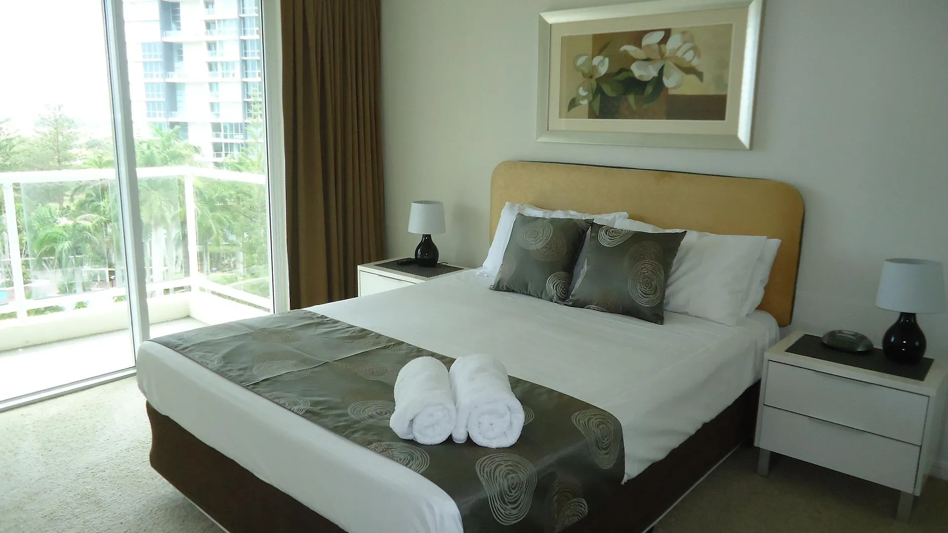 The Crest Aparthotel