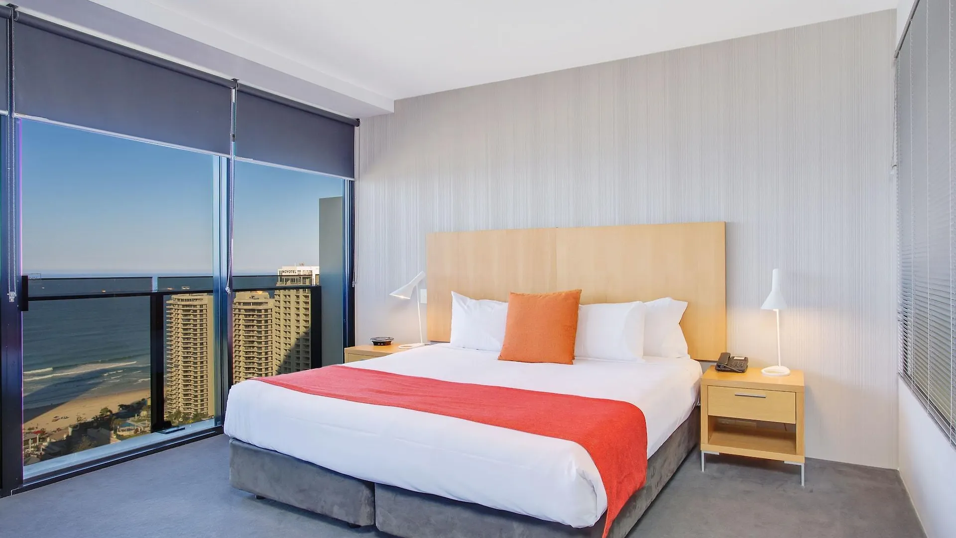 Mantra Circle On Cavill 4*