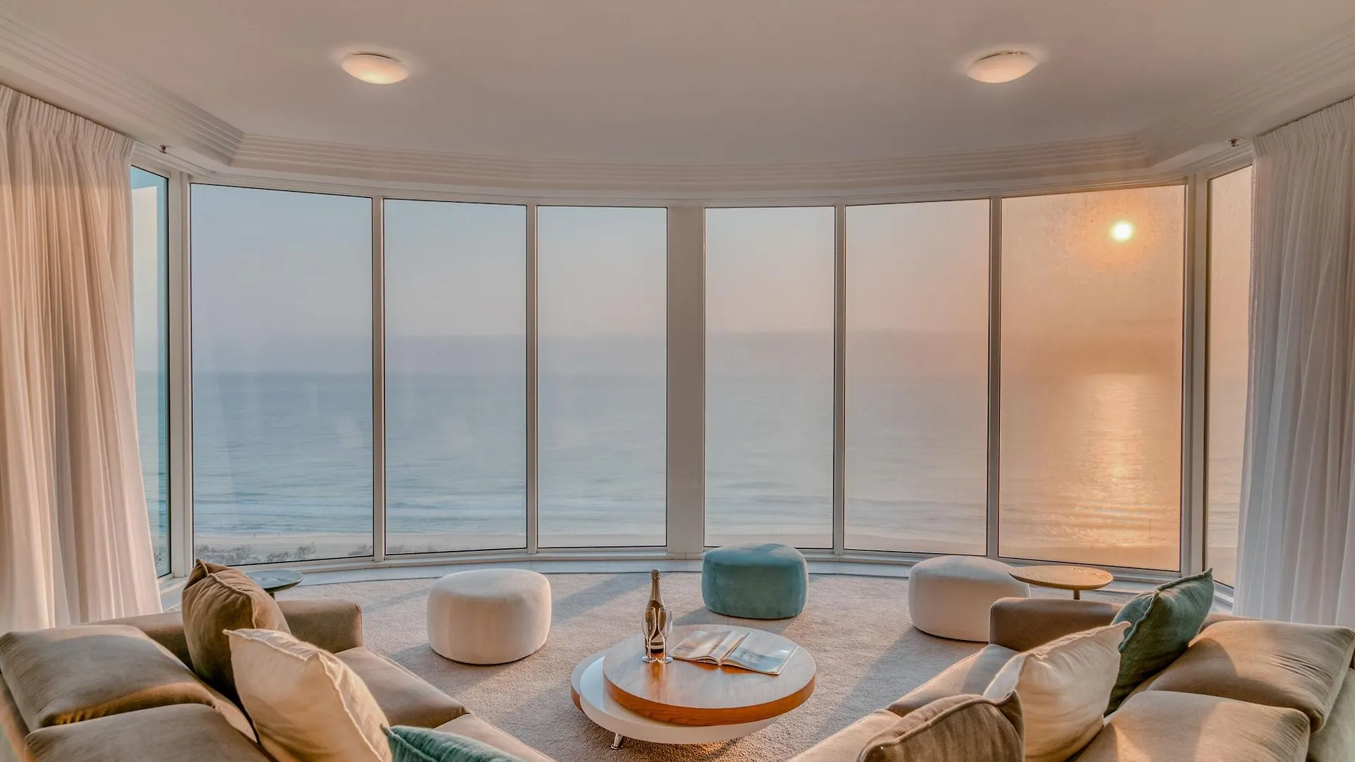 Aparthotel Carmel By The Sea Gold Coast