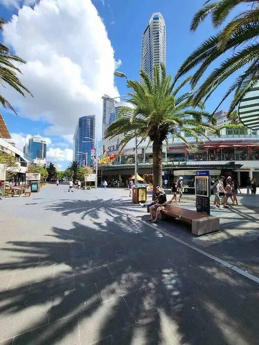 3 Bedroom Surfers Paradise Апартаменты Голд-Кост