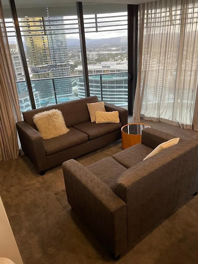公寓 4 Bedroom Luxury Sub Penthouse Oracle Broadbeach Level 31 Magnificent Views 260m2 Family Skyhome Sleeps 8 Adults And 2 Children, Sofa Bed Portacot, High Chair To Everything Skyhome 5 Star