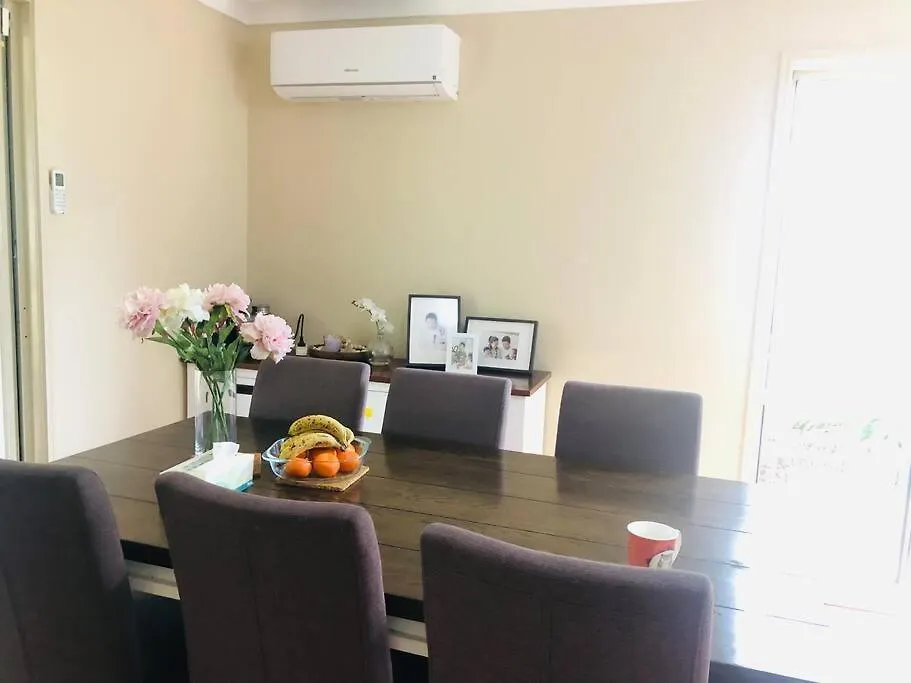 Family Friendly 4 Bedroom House Close To Parks *