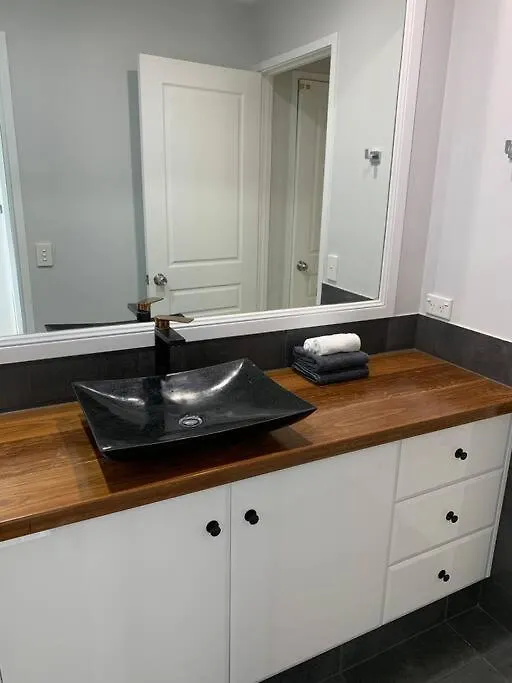 Gem, Lovely Pool 4bed Sleeps 7+ Holiday home *