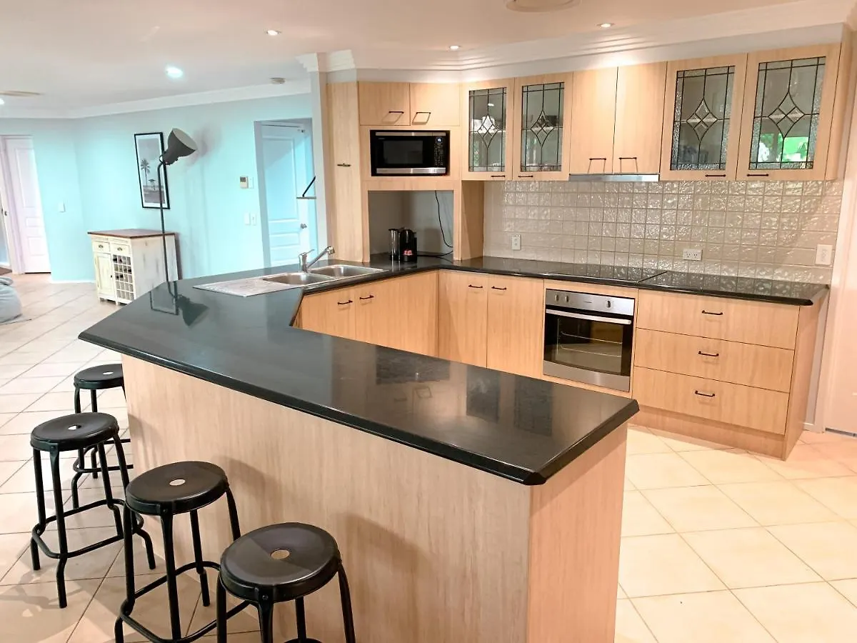 Gem, Lovely Pool 4bed Sleeps 7+ Gold Coast