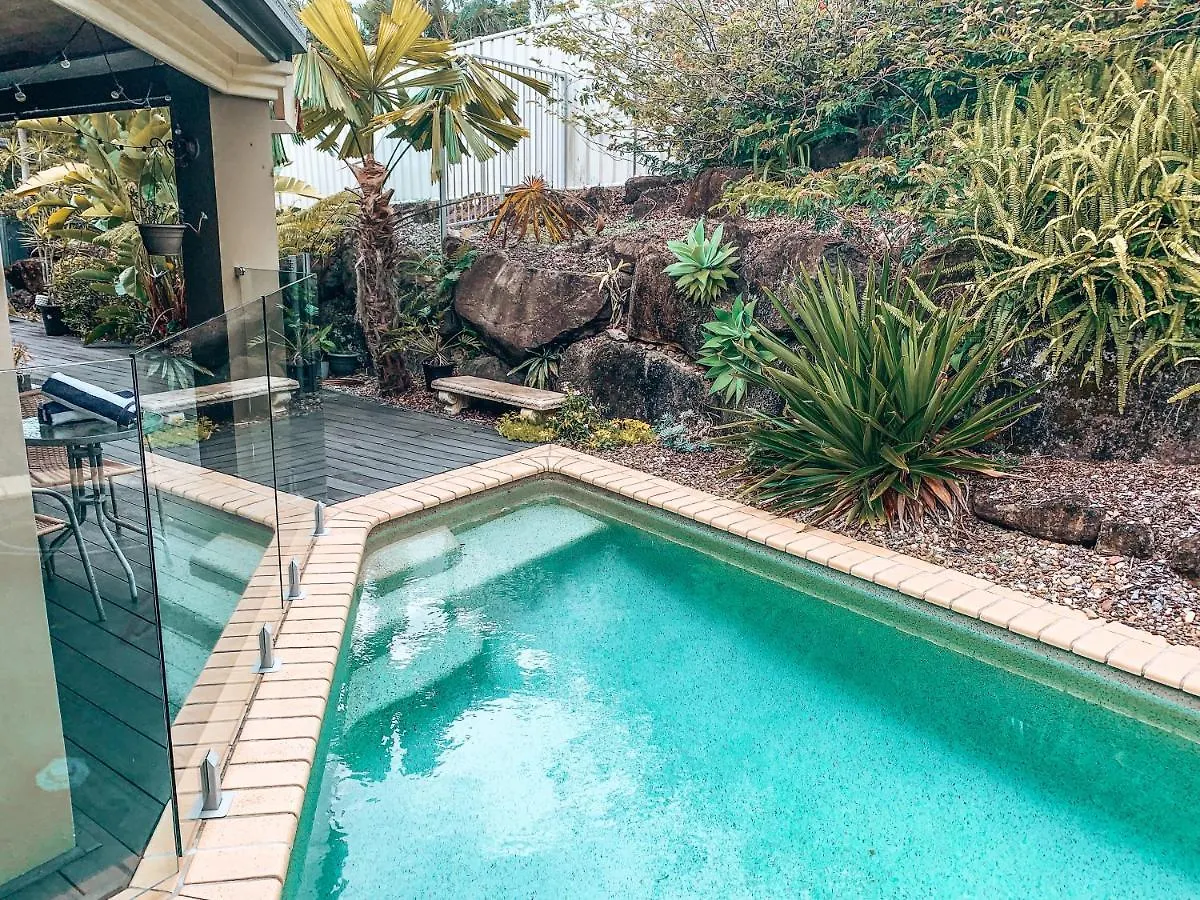Gem, Lovely Pool 4bed Sleeps 7+ Gold Coast