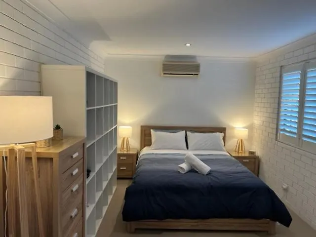 Harbour Side 3*