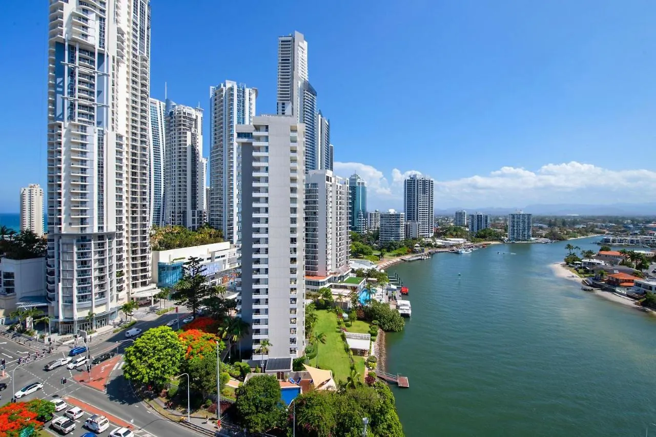 Large Waterfront In Surfers Paradise - Coasthm