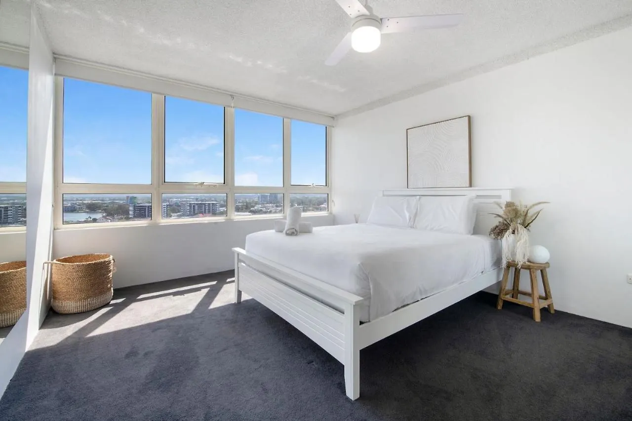 Large Waterfront In Surfers Paradise - Coasthm * Guldkusten
