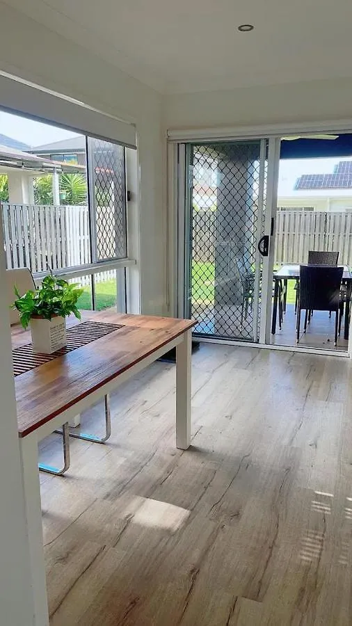Near Helensvale Station Homestay Gold Coast
