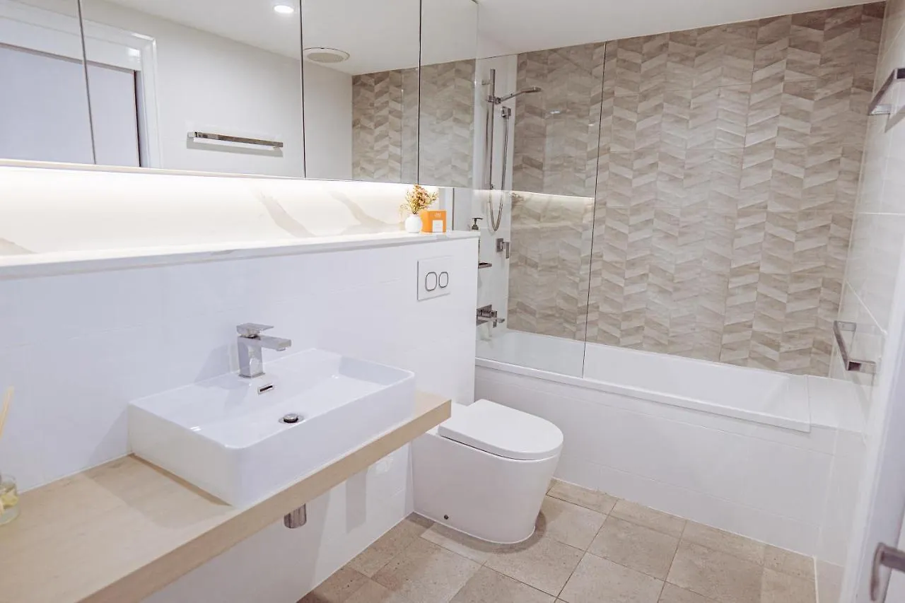 Luxury Canal Paradise, 3 Bed In Broadbeach Waters