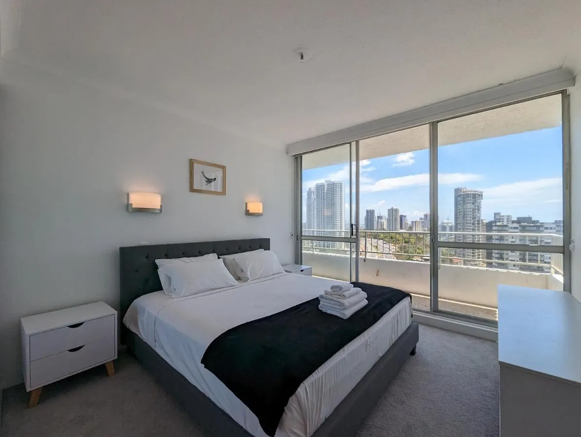 Golden Gate Apartment *