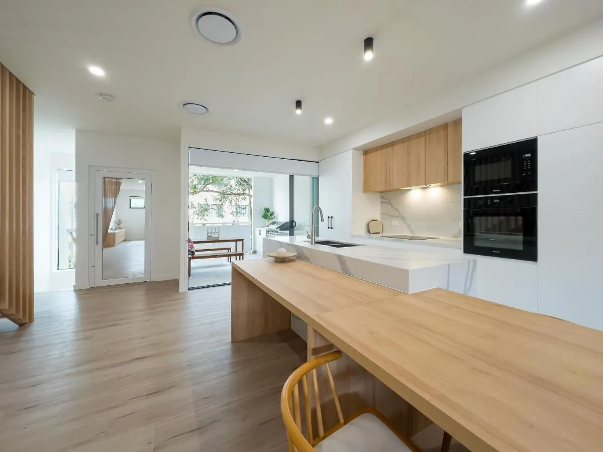 Unique Kirra Townhouse