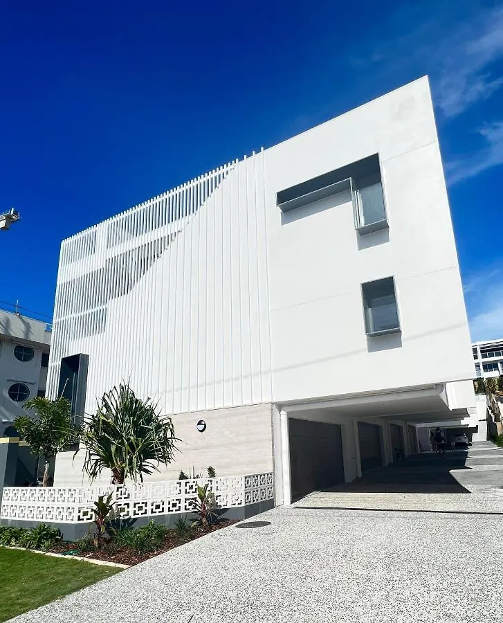 Villa Unique Kirra Townhouse