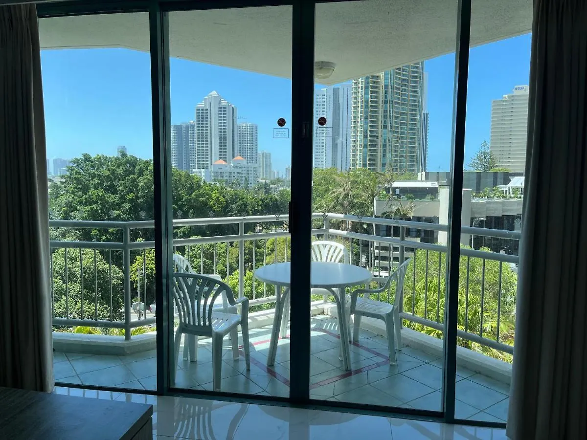 Crown Towers דירה
