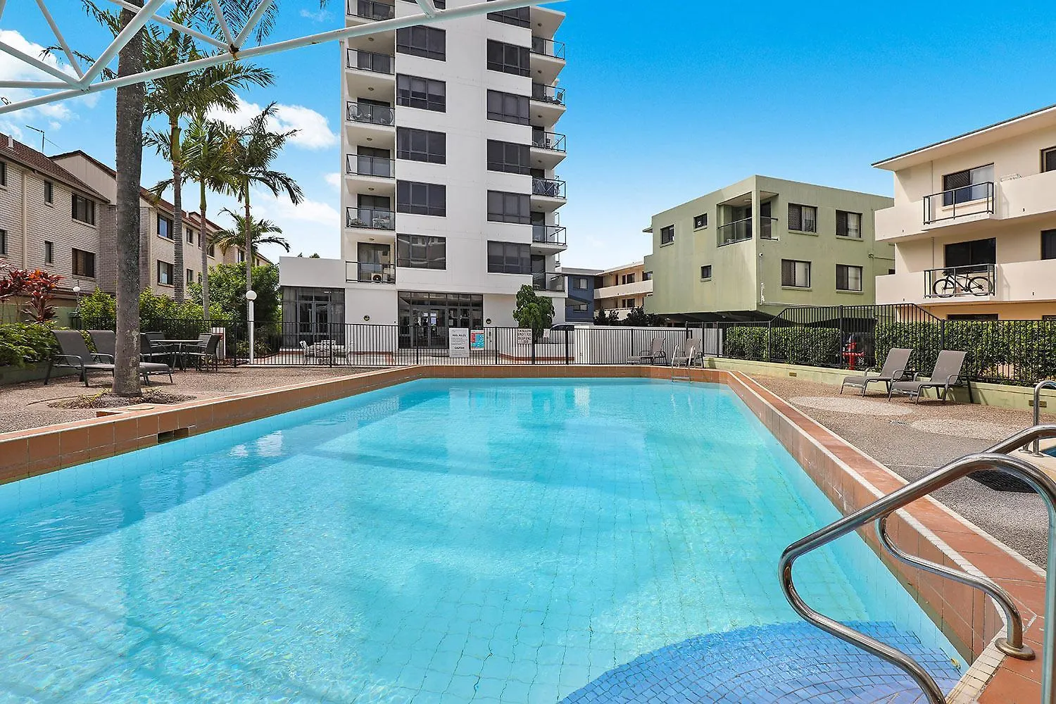 Aqualine On The Broadwater Apartmanhotel