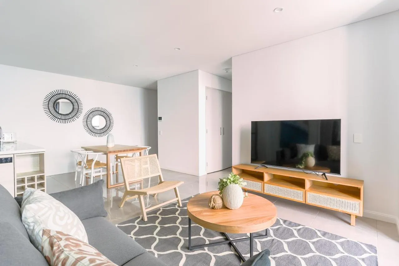 Sea View Beachfront In Surfers Apartamento