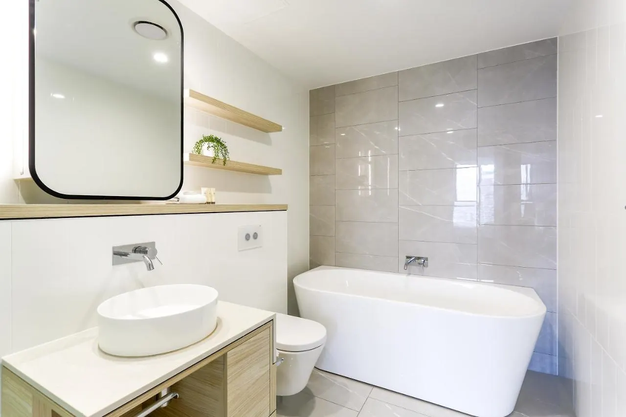 Sea View Beachfront In Surfers Apartamento Gold Coast