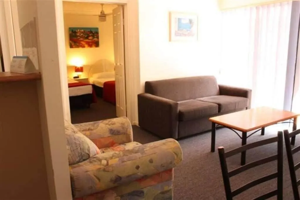Surfers Paradise - 1 Bedroom Fully Furnished Apartment Gold Coast