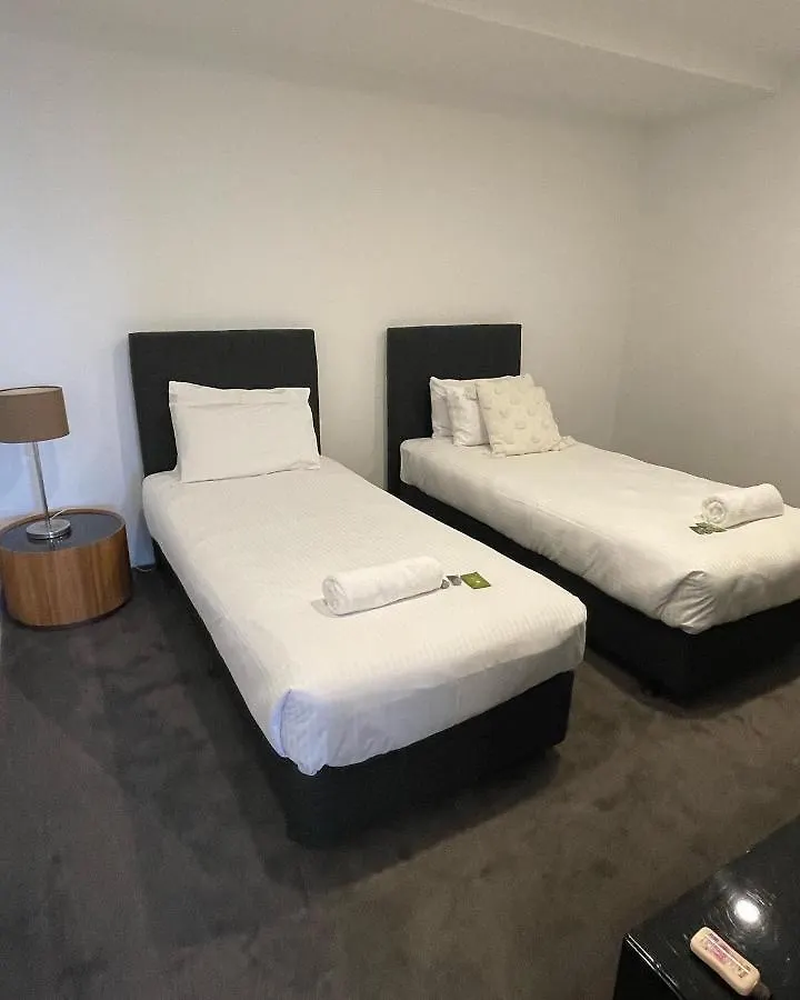 4 Bedroom Luxury Sub Penthouse Oracle Broadbeach Level 31 Magnificent Views 260m2 Family Skyhome Sleeps 8 Adults And 2 Children, Sofa Bed Portacot, High Chair To Everything Skyhome 5 Star *