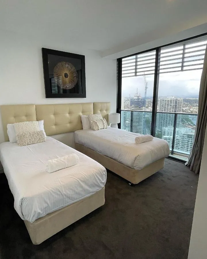 公寓 4 Bedroom Luxury Sub Penthouse Oracle Broadbeach Level 31 Magnificent Views 260m2 Family Skyhome Sleeps 8 Adults And 2 Children, Sofa Bed Portacot, High Chair To Everything Skyhome 5 Star 黄金海岸