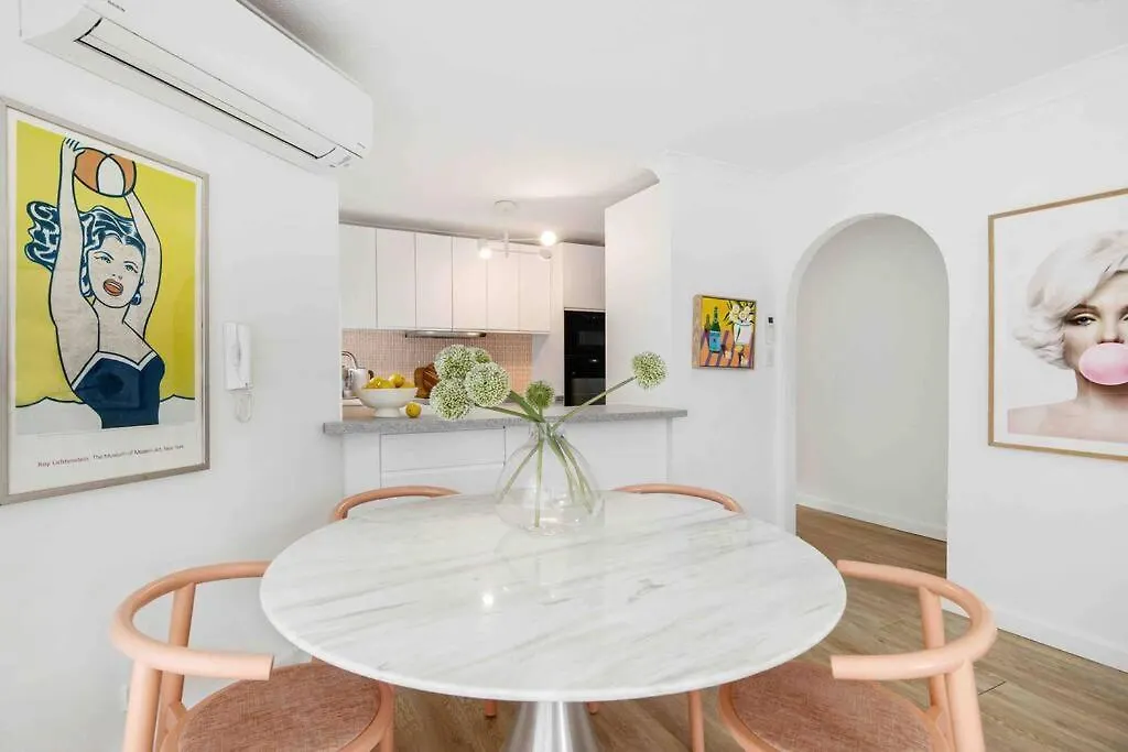 Apartment Blush On Broadbeach- Beachside And Pet Friendly, 3rd Floor Walk Up *