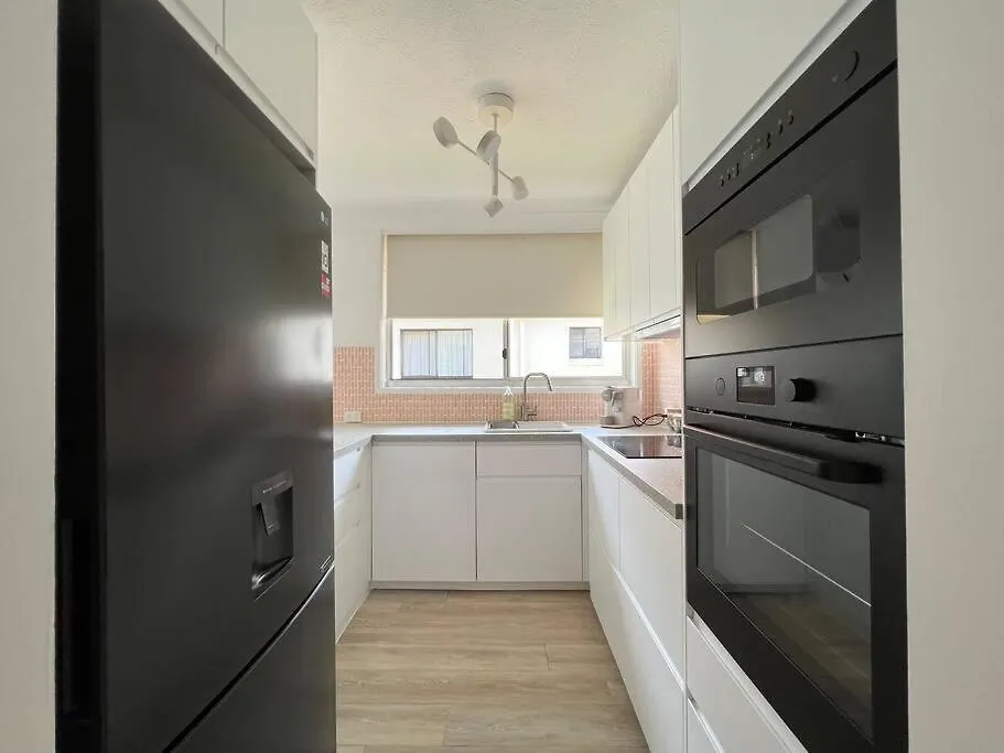 Blush On Broadbeach- Beachside And Pet Friendly, 3rd Floor Walk Up Apartment Gold Coast